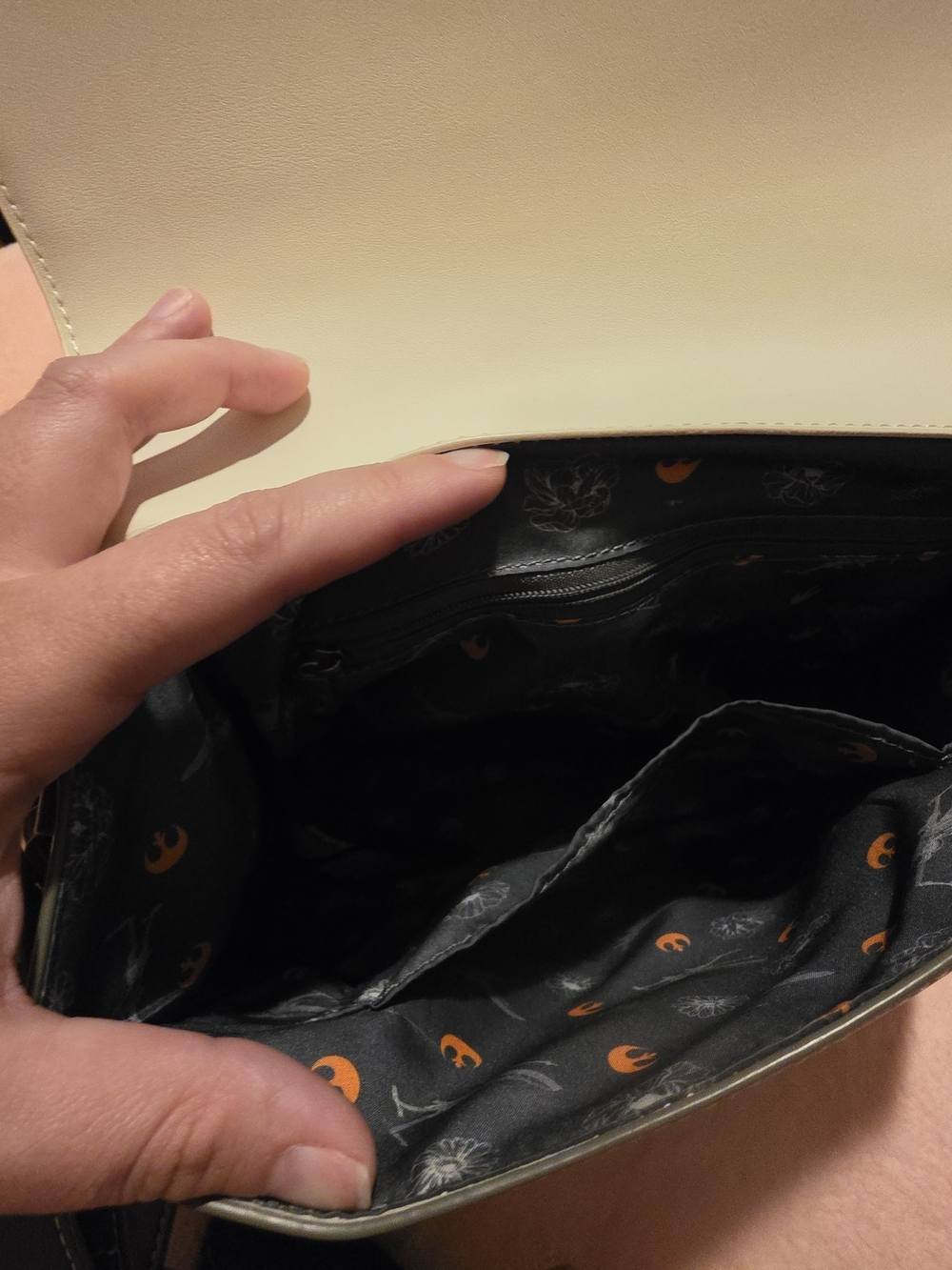 Loungefly Star Wars Purse w/ Card Wallet (Boxlunch Exclusive) - Picture 4 of 8